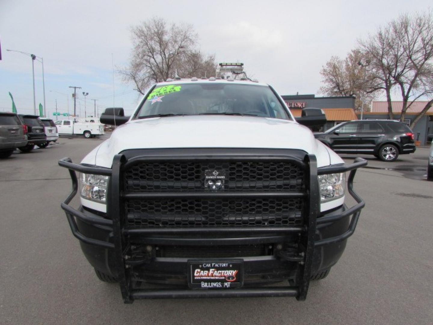 2018 White /Gray RAM 3500 Service Body Crew Cab 4WD (3C7WRTCL2JG) with an 6.7 I6 Cummins Turbo Diesel engine, Automatic transmission transmission, located at 4562 State Avenue, Billings, MT, 59101, (406) 896-9833, 45.769516, -108.526772 - Photo#6